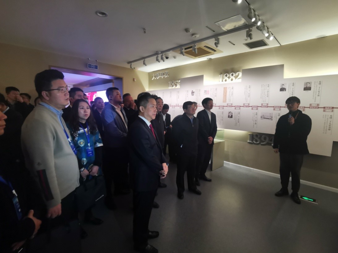 全國民營經(jīng)濟人士理想信念教育基地揭牌儀式5